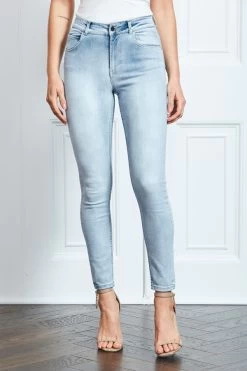 Light Wash Perfect Skinny Jeans -Classic Fashion Clothing Store s10 s20bd002dm ss19or01we 004
