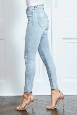 Light Wash Perfect Skinny Jeans -Classic Fashion Clothing Store s10 s20bd002dm ss19or01we 024