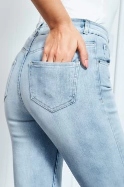 Light Wash Perfect Skinny Jeans -Classic Fashion Clothing Store s10 s20bd002dm ss19or01we 045