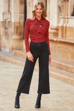 Black Wide Leg Cropped Jeans -Classic Fashion Clothing Store web 51 a22tj007rdge01 a22bd022bk0001 069 rt